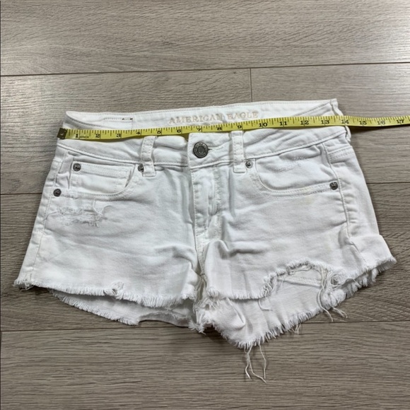 AEO Shortie White Raw Hem Jean Shorts - Picture 8 of 11
